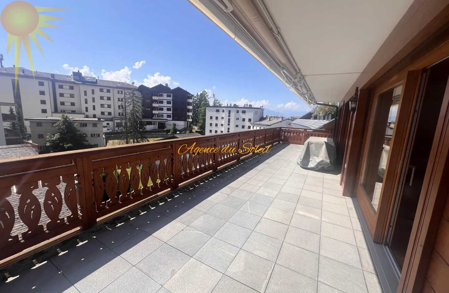 Prime Location! Wonderful 3.5-room apartment in a prestigious residence with a large terrace! - Photo 16 of 18