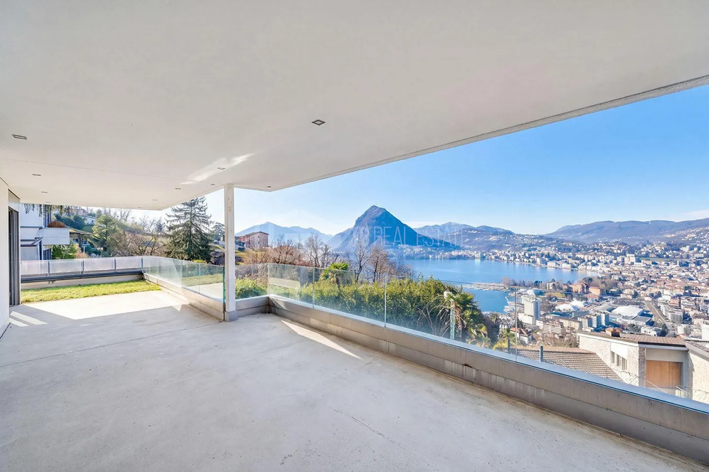 Geräumige Wohnung mit Seeblick - Foto 1 von 10