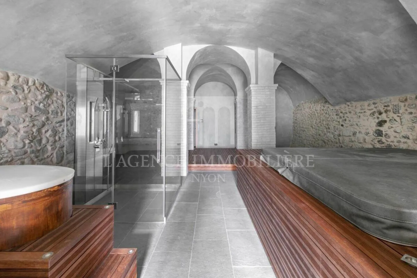 Immeuble mixte à Aubonne - Photo 1 sur 7