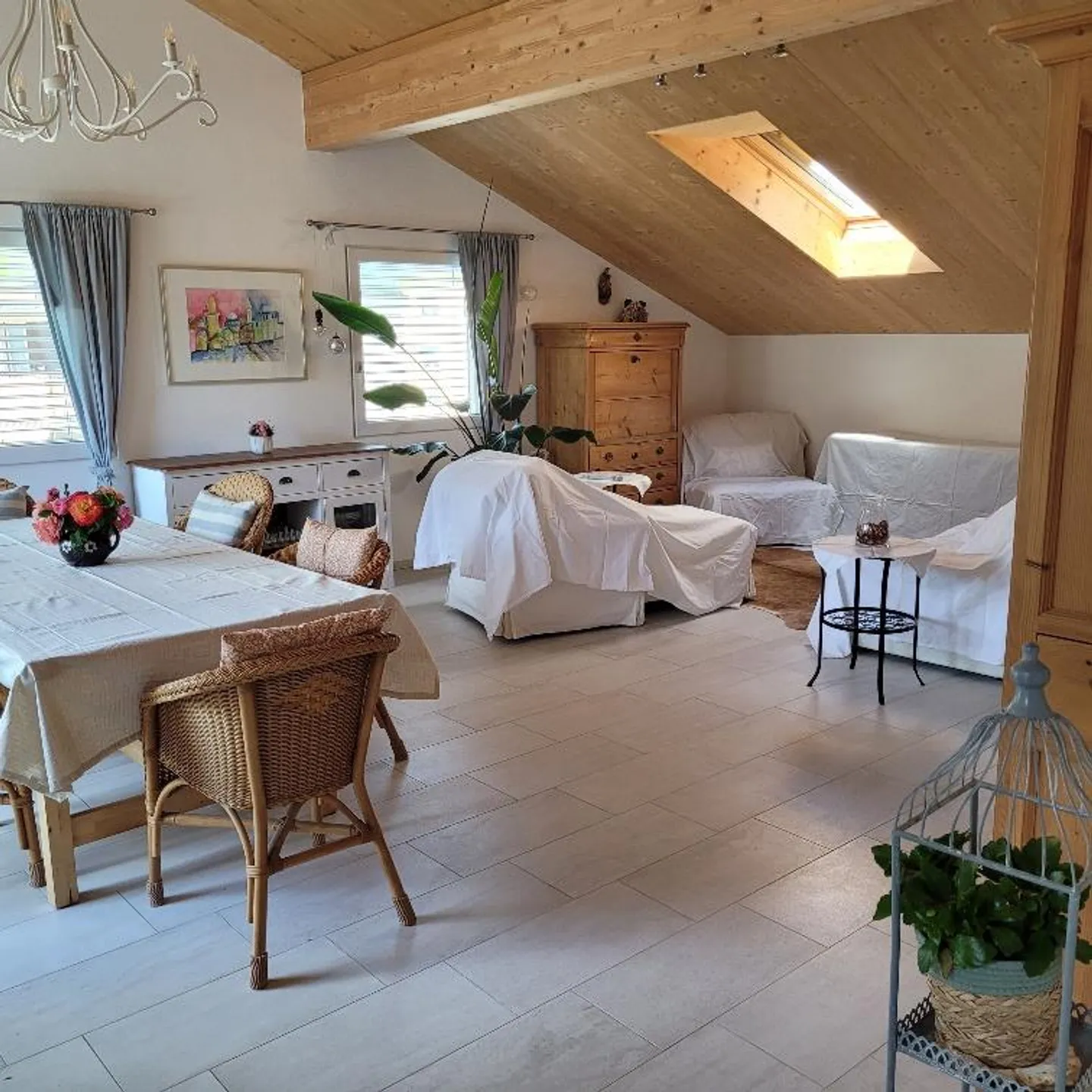 Appartement sous les combles de 3,5 pièces avec une belle vue - Photo 2 sur 4