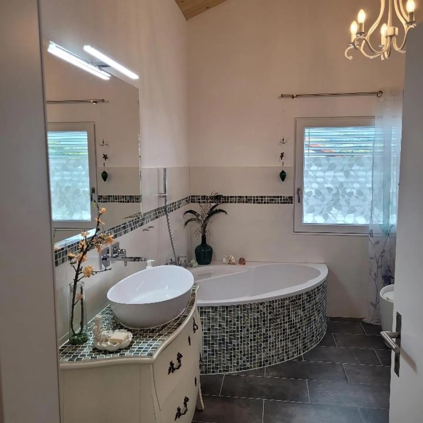 Appartement sous les combles de 3,5 pièces avec une belle vue - Photo 4 sur 4