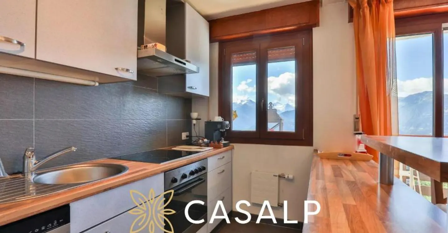 Appartement rénové avec vue montagne - Photo 3 sur 13