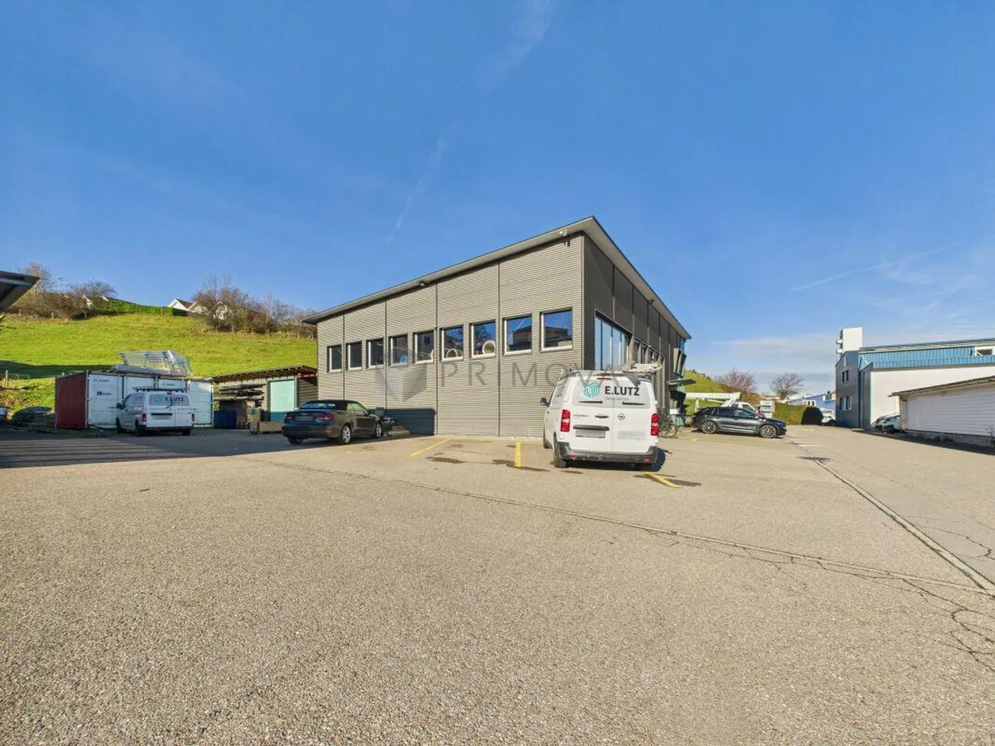 Seltenes Bauland mit tollem Gewerbehaus sucht neuen Besitzer - Foto 1 von 13