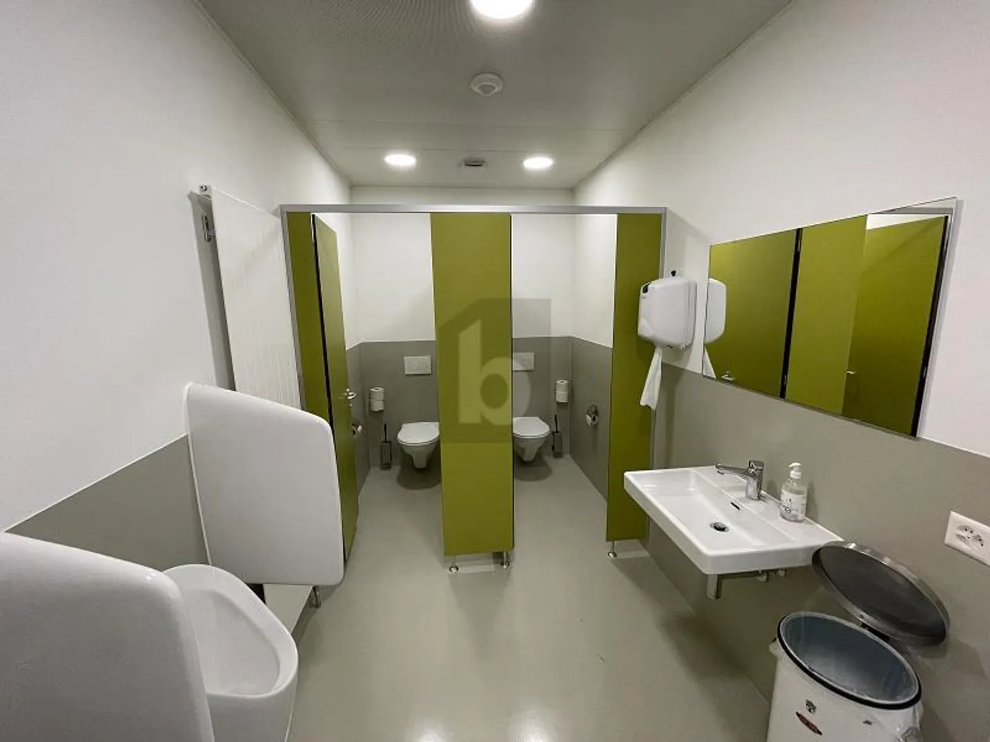 GERÄUMIG UND IDEAL FÜR KREATIVES ARBEITEN - Foto 5 di 6