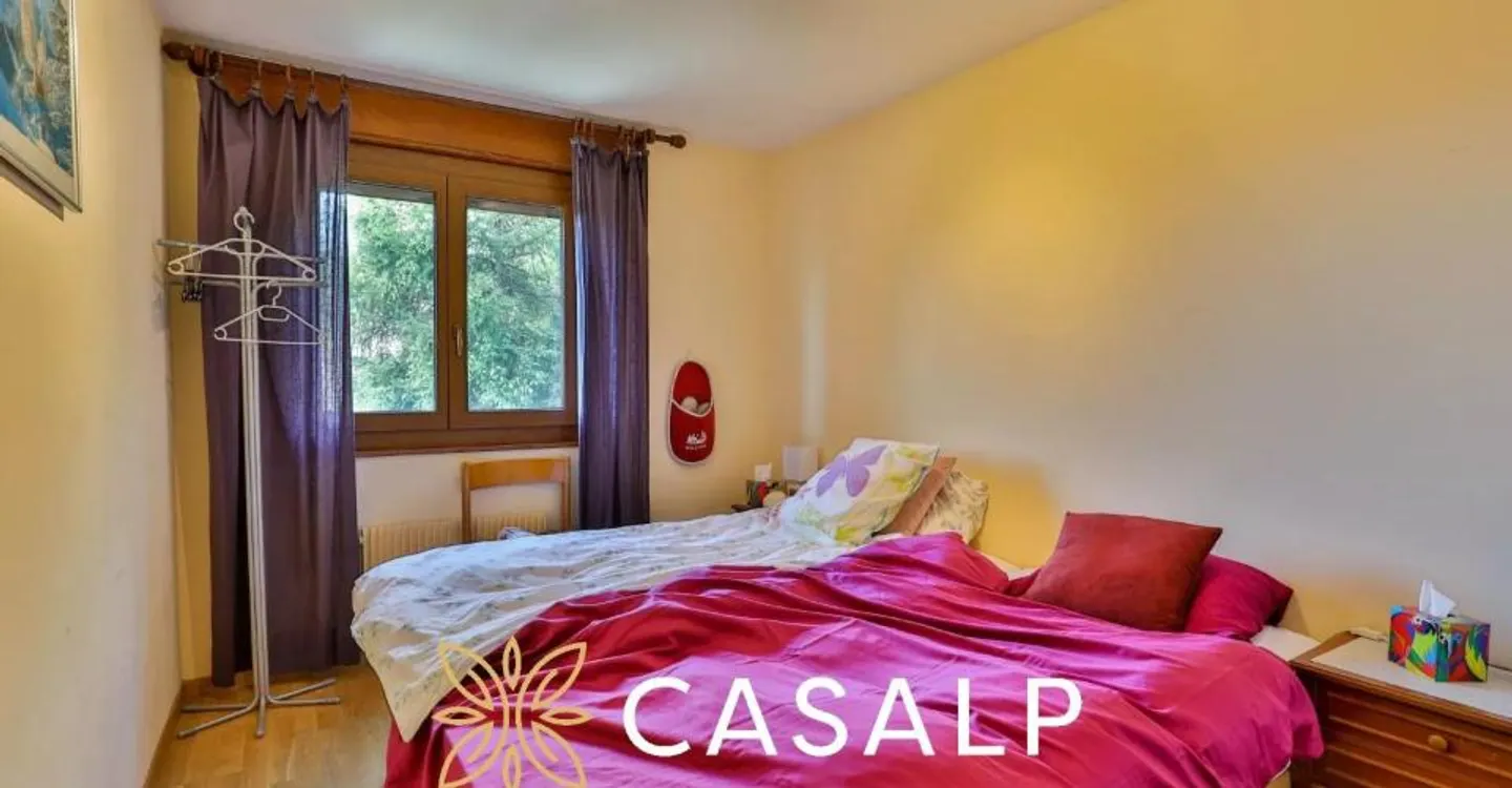Appartement rénové avec vue montagne - Photo 5 sur 13