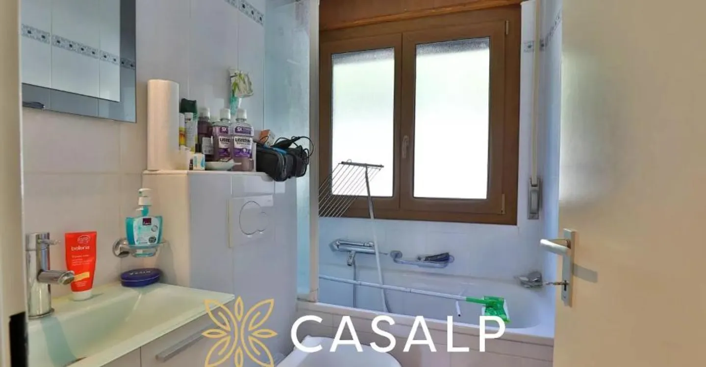 Appartement rénové avec vue montagne - Photo 10 sur 13