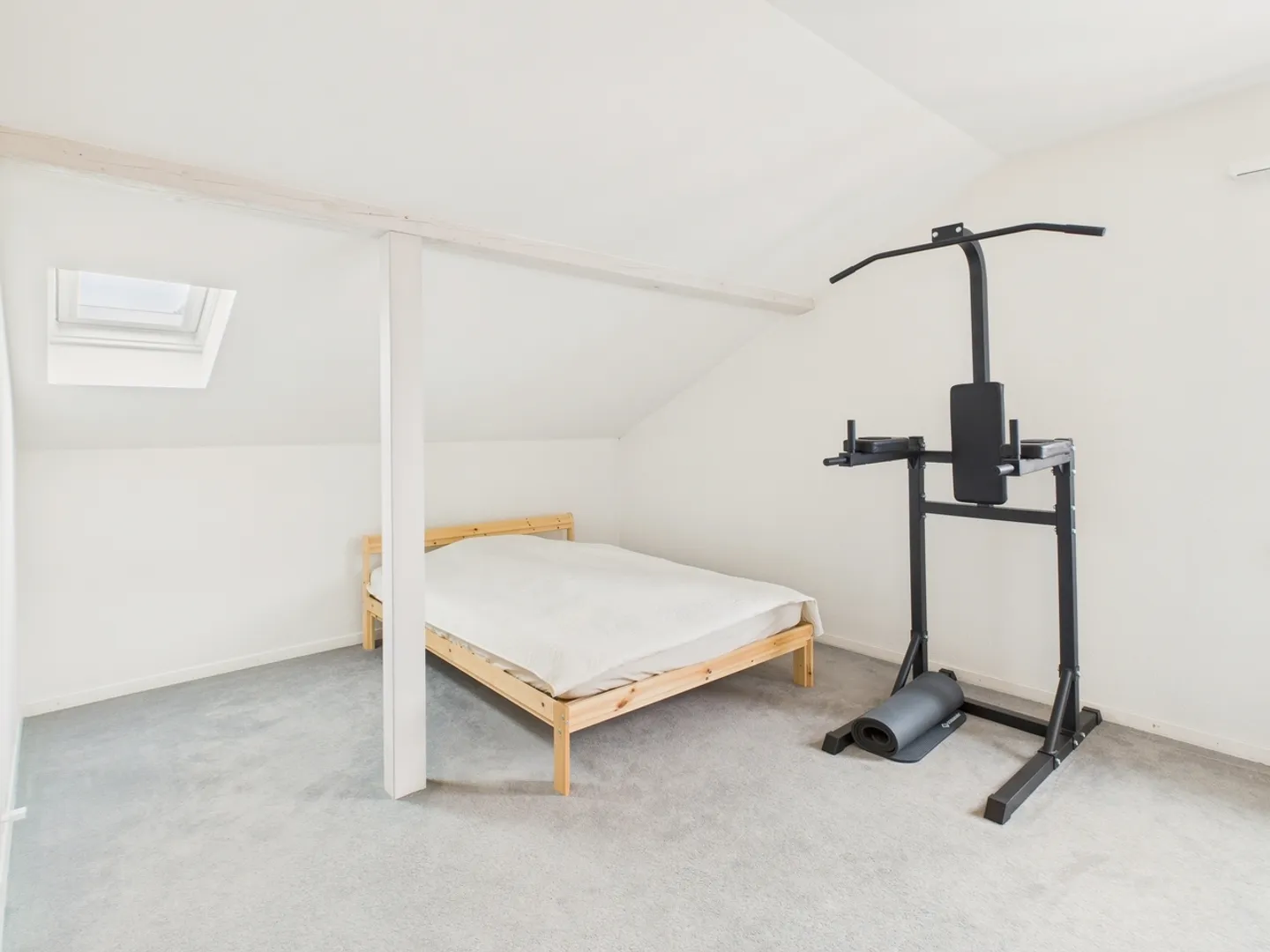 Charming 2.5-room attic apartment in Lyss - Photo 5 of 9