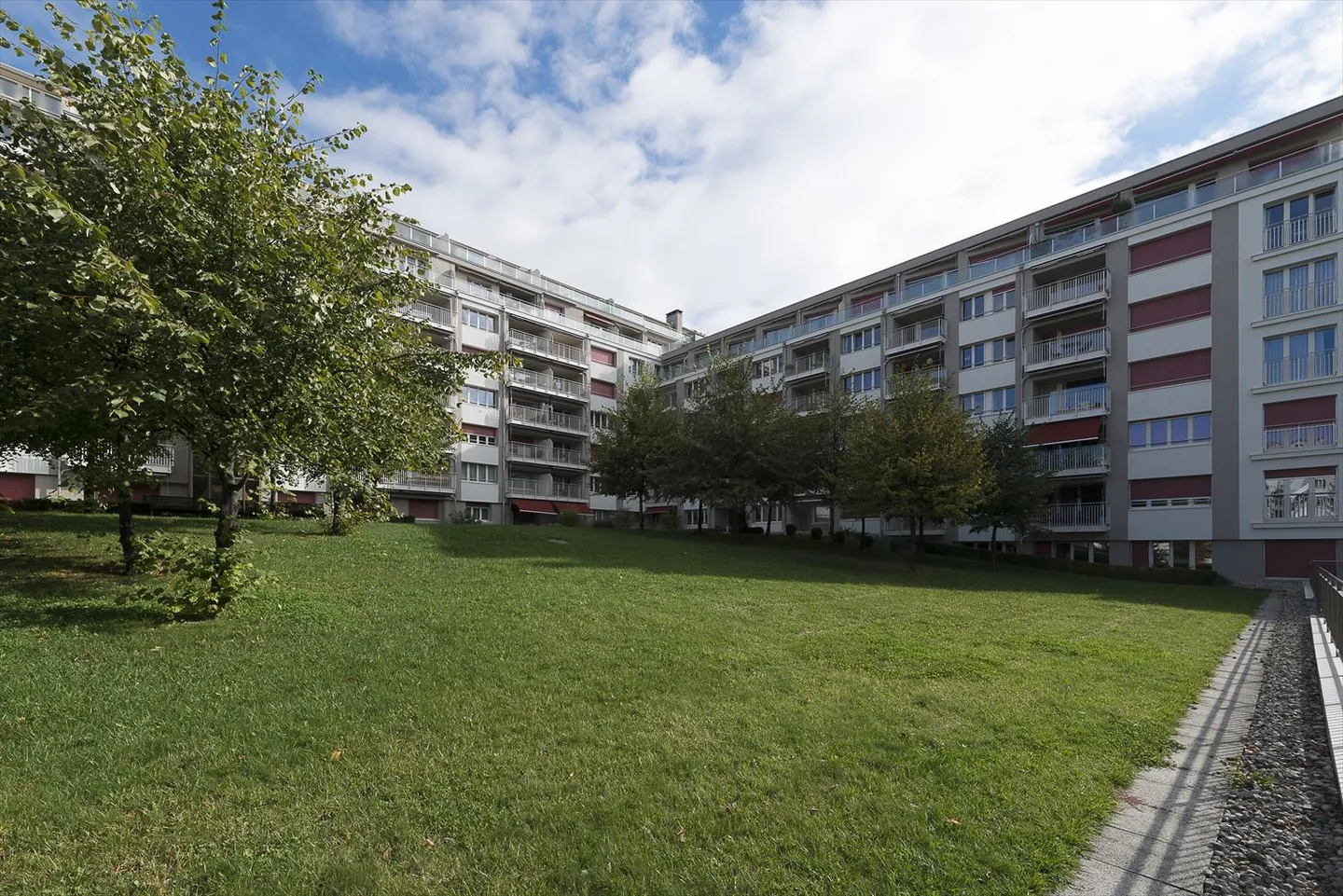 Parcheggio per moto all'aperto - Foto 1 di 3