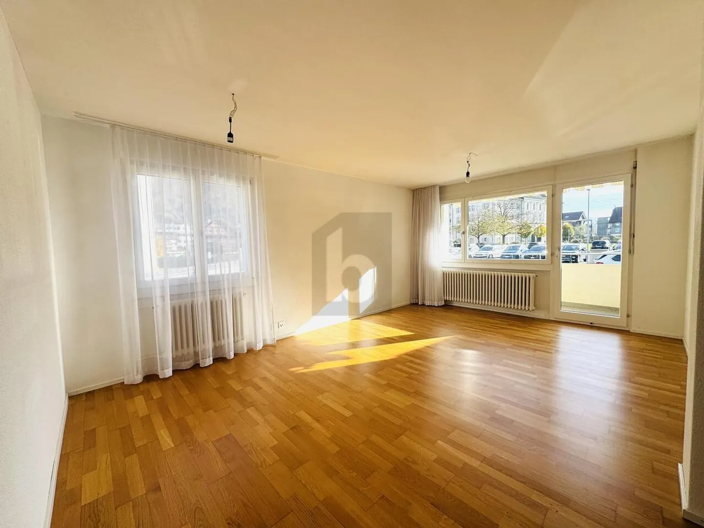 Charming, Bright and Centrally Located - Photo 2 of 6