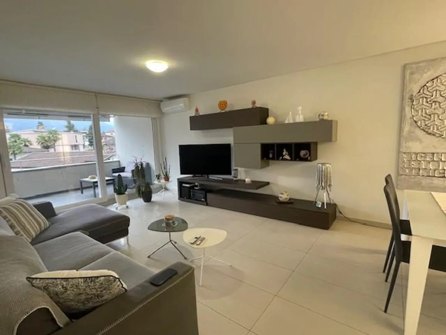 Modern 3.5 rooms with large terrace in Monte Carasso. - Photo 2 of 11