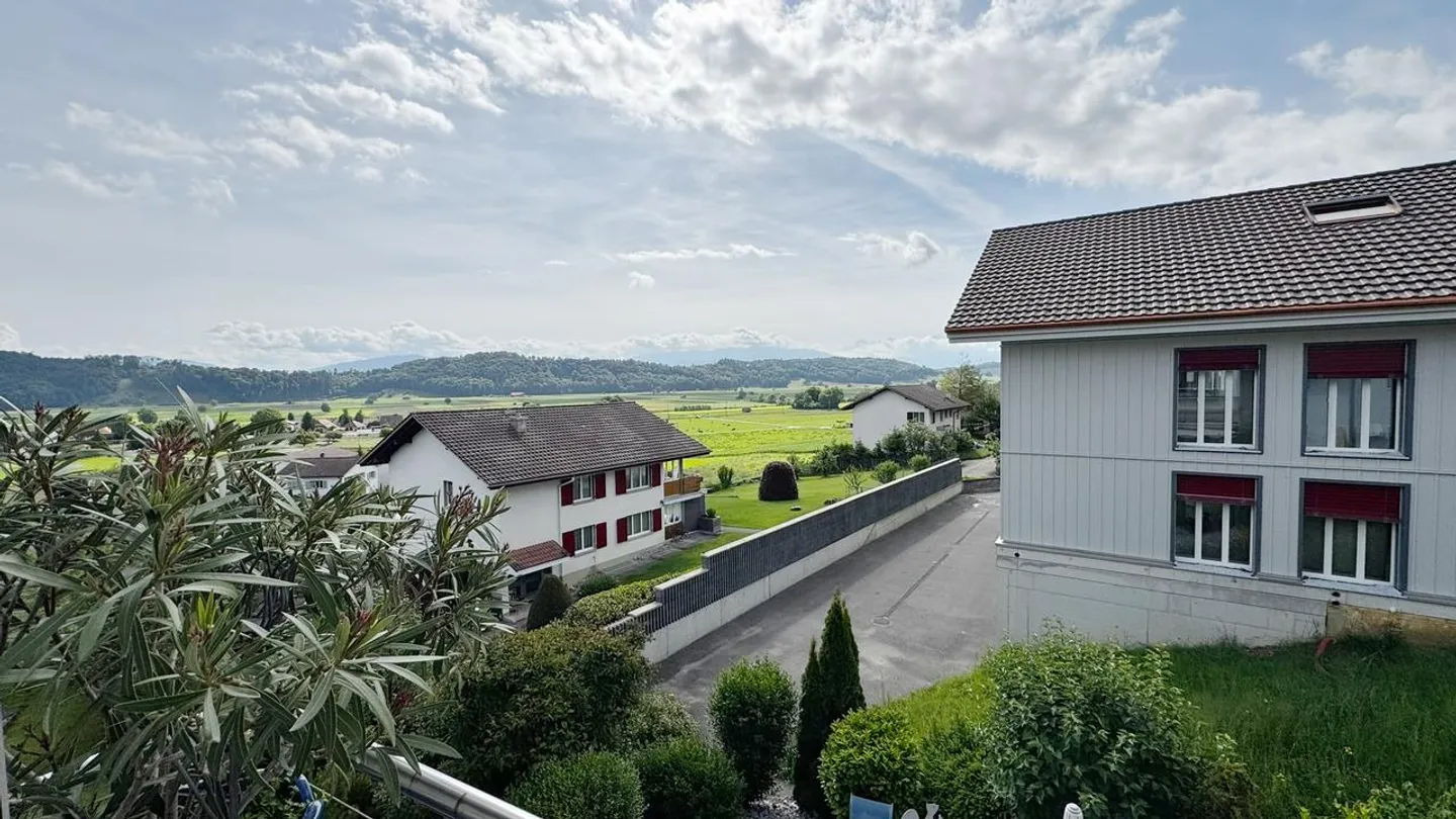 Spacious 3.5-room apartment in Mühlethurnen - Photo 2 of 11