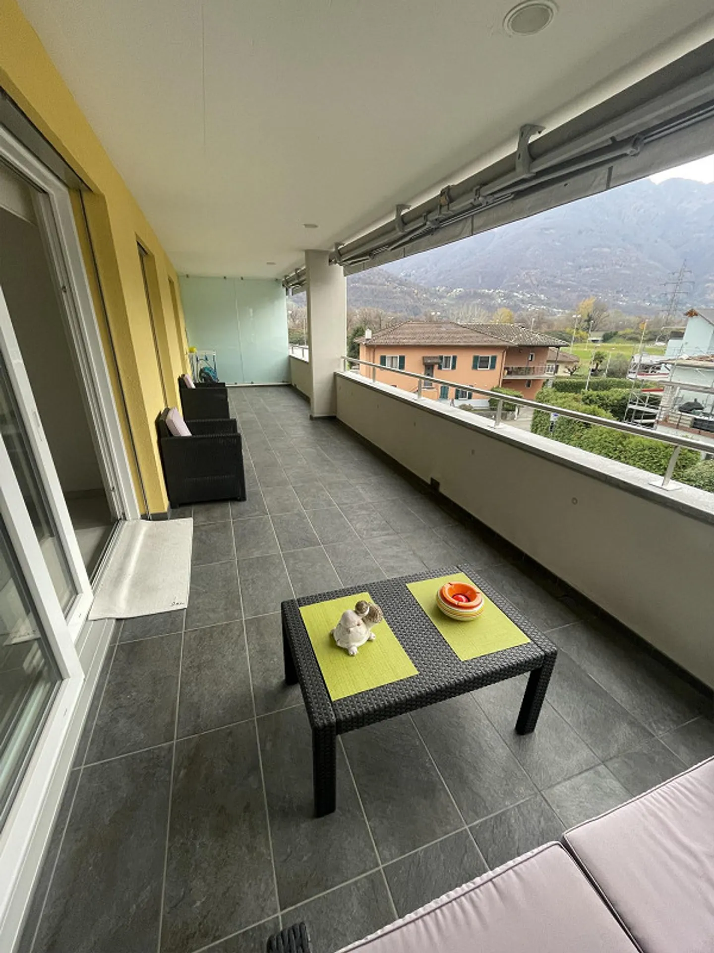 Modern 3.5 rooms with large terrace in Monte Carasso. - Photo 5 of 11