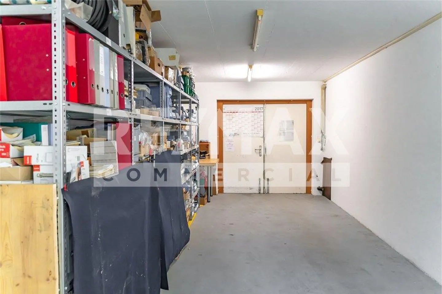 Ampio spazio commerciale nel STWE nella zona centrale di Kägiswil - Foto 12 di 13