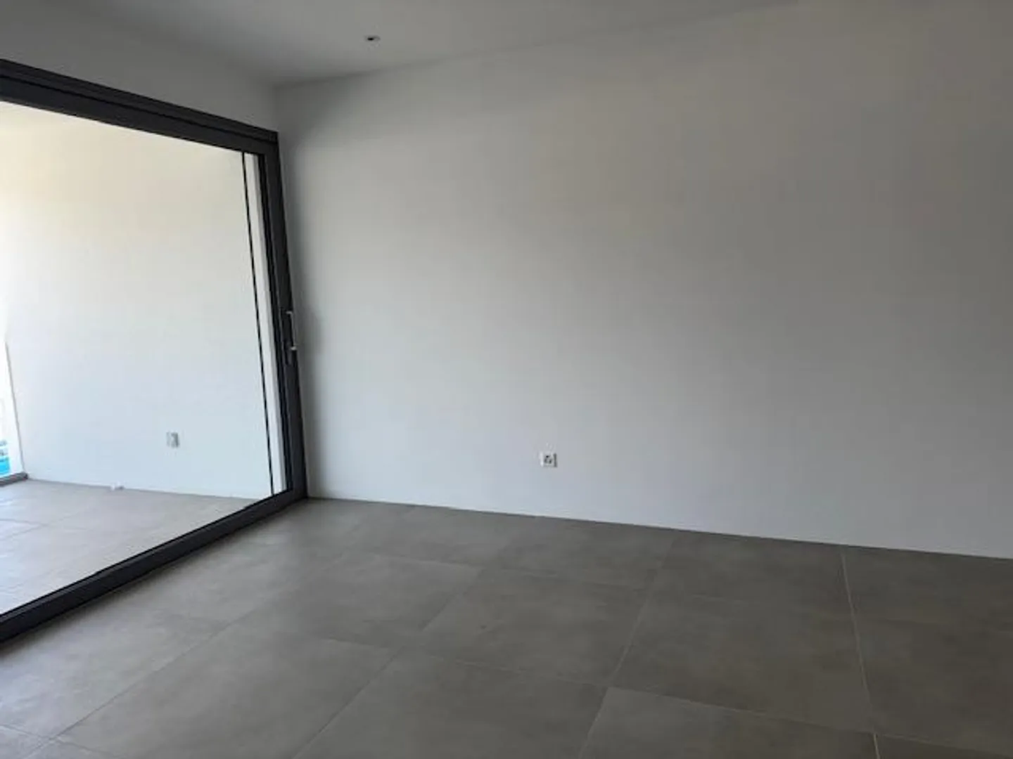 5 Room Single Family House - Photo 3 of 5