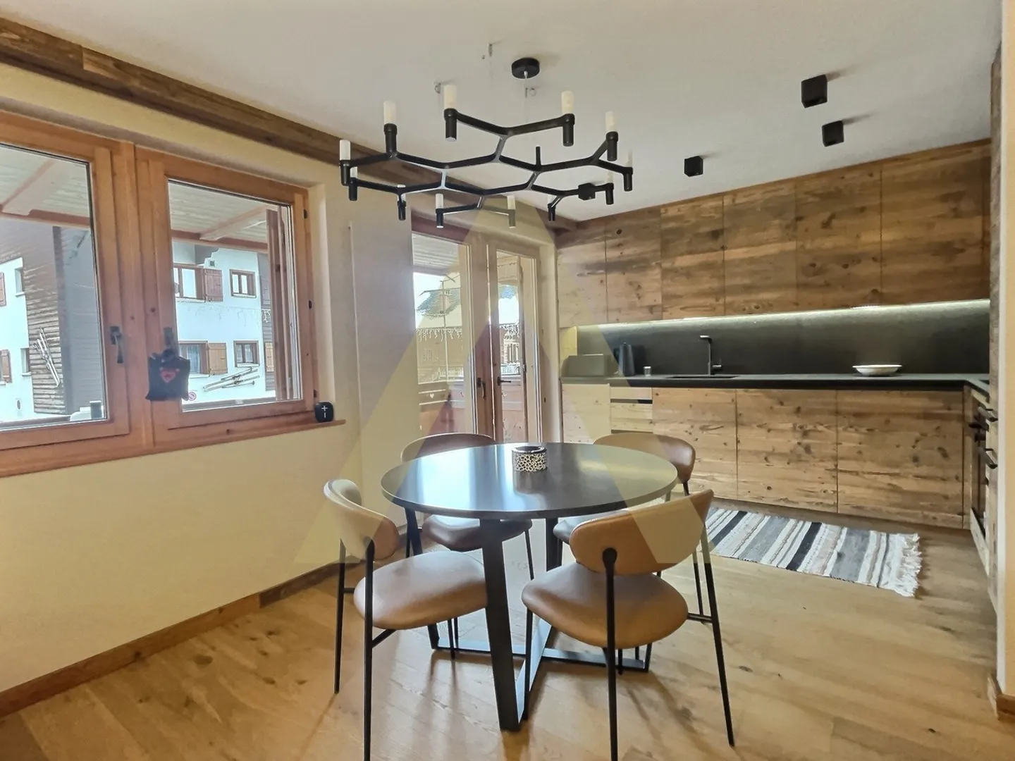 Villars - Appartamento ristrutturato con eleganza - Foto 4 di 11