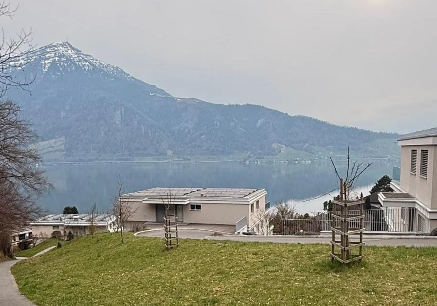 Appartement 3,5 pièces avec terrasse et vue sur le mont Rigi et le lac de Zoug - Photo 1 sur 1
