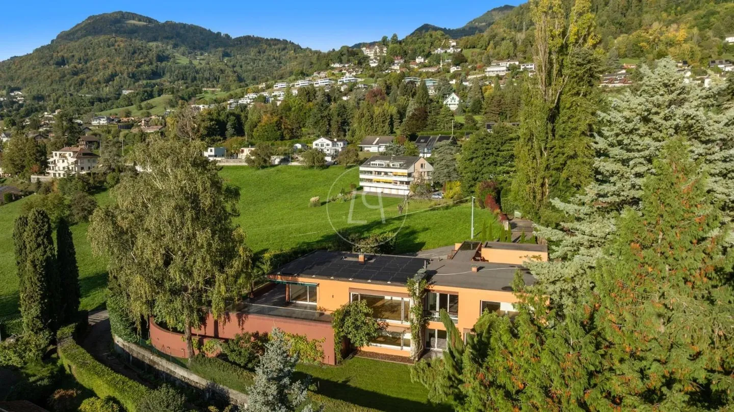 Zeitgenössisches, renoviertes Anwesen mit Panoramablick in Chernex - Foto 2 von 13