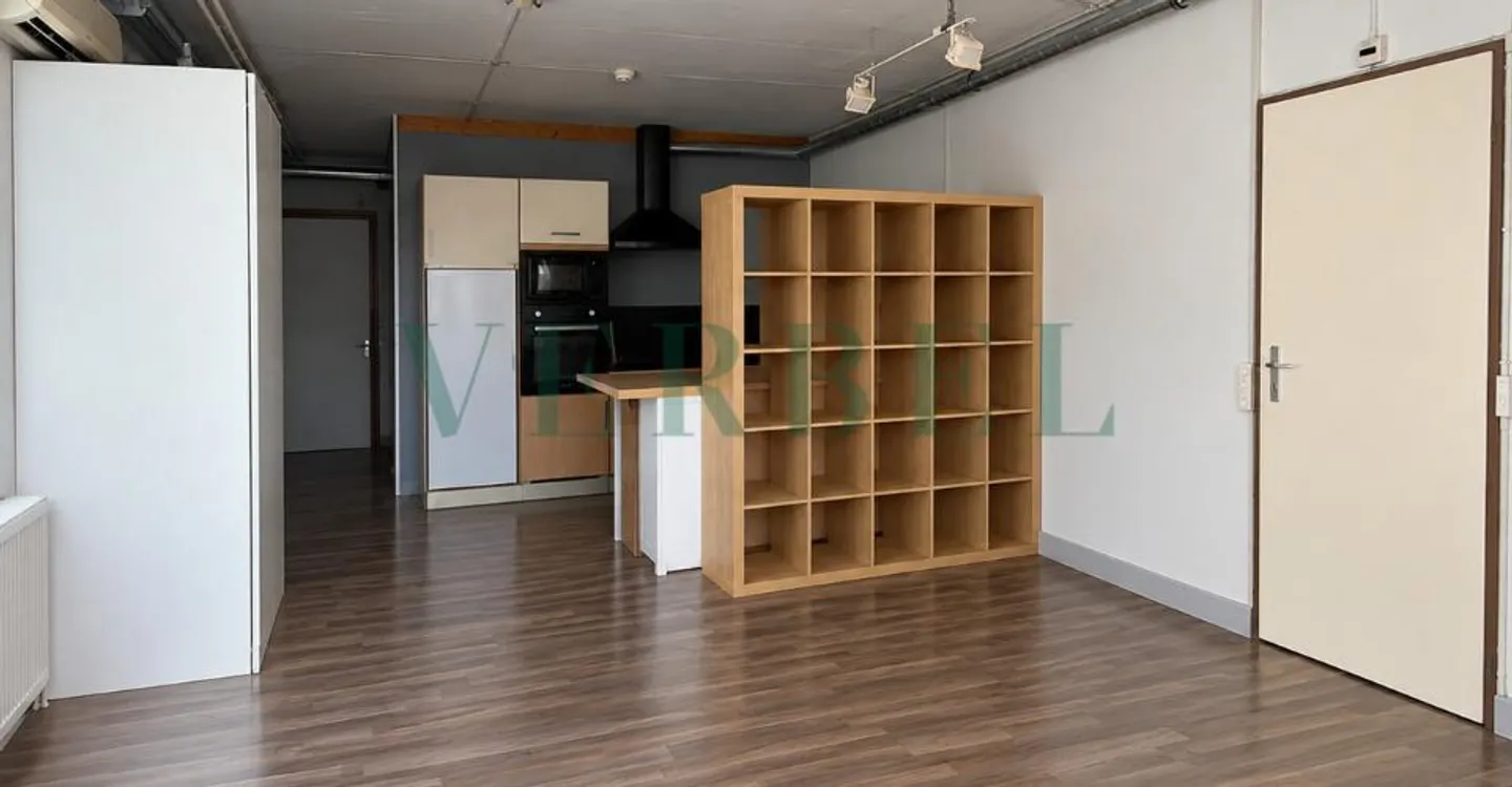 Commercial space ideally located near the center - Photo 2 of 2