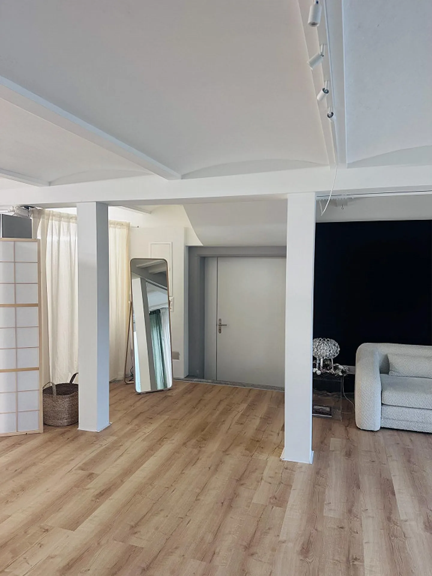 Espace commercial (56m2) dans un emplacement central avec grande vitrine - Photo 4 sur 5