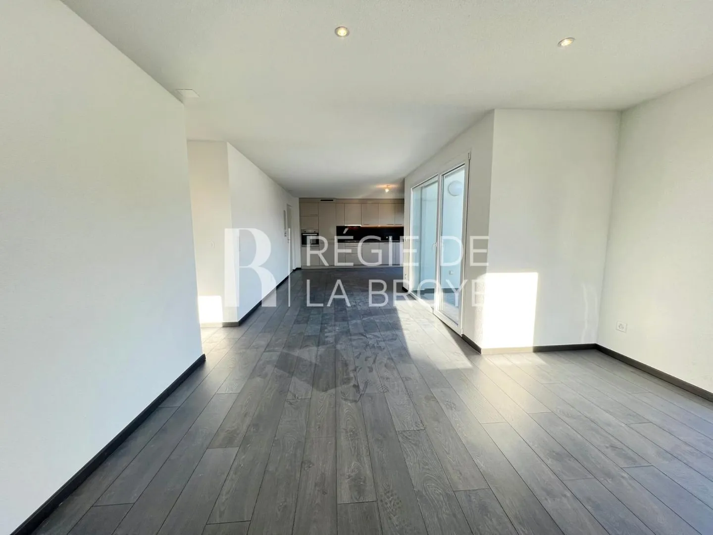 4.5 Room Apartment - Photo 1 of 13