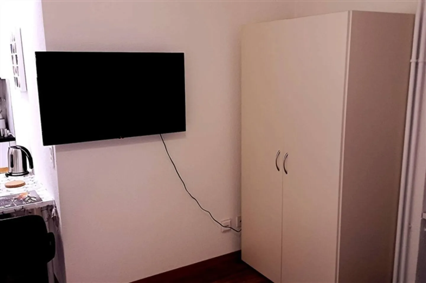 Furnished Studio in Zurich Center - Photo 3 of 9