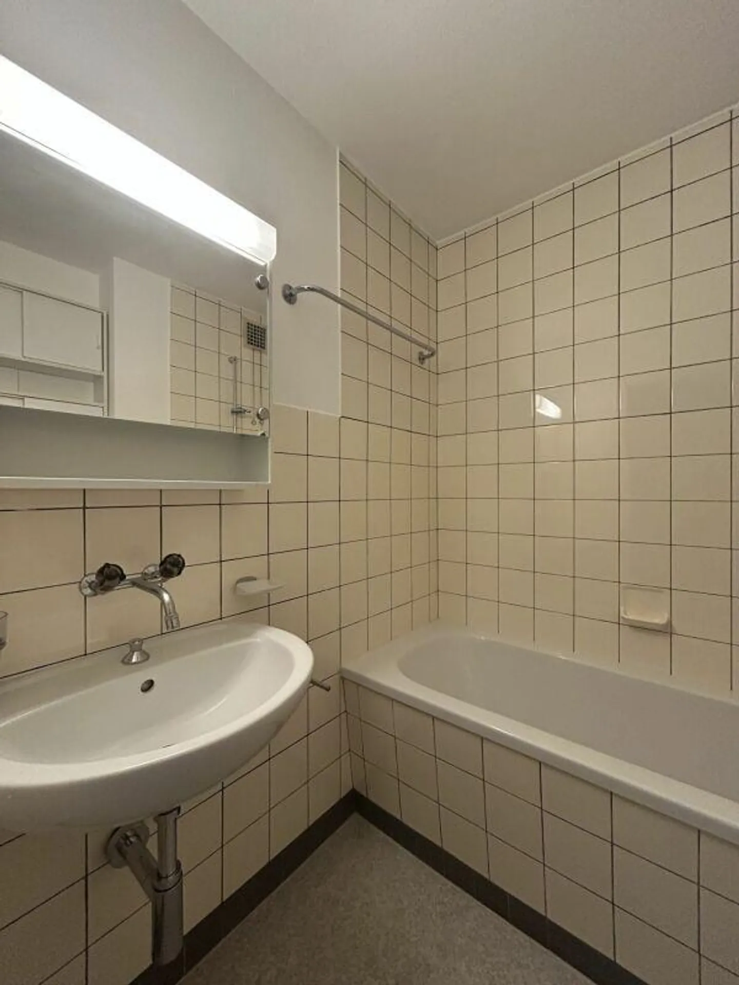 Frenkendorf / 2.5 Room Apartment 3rd Floor - Photo 4 of 7