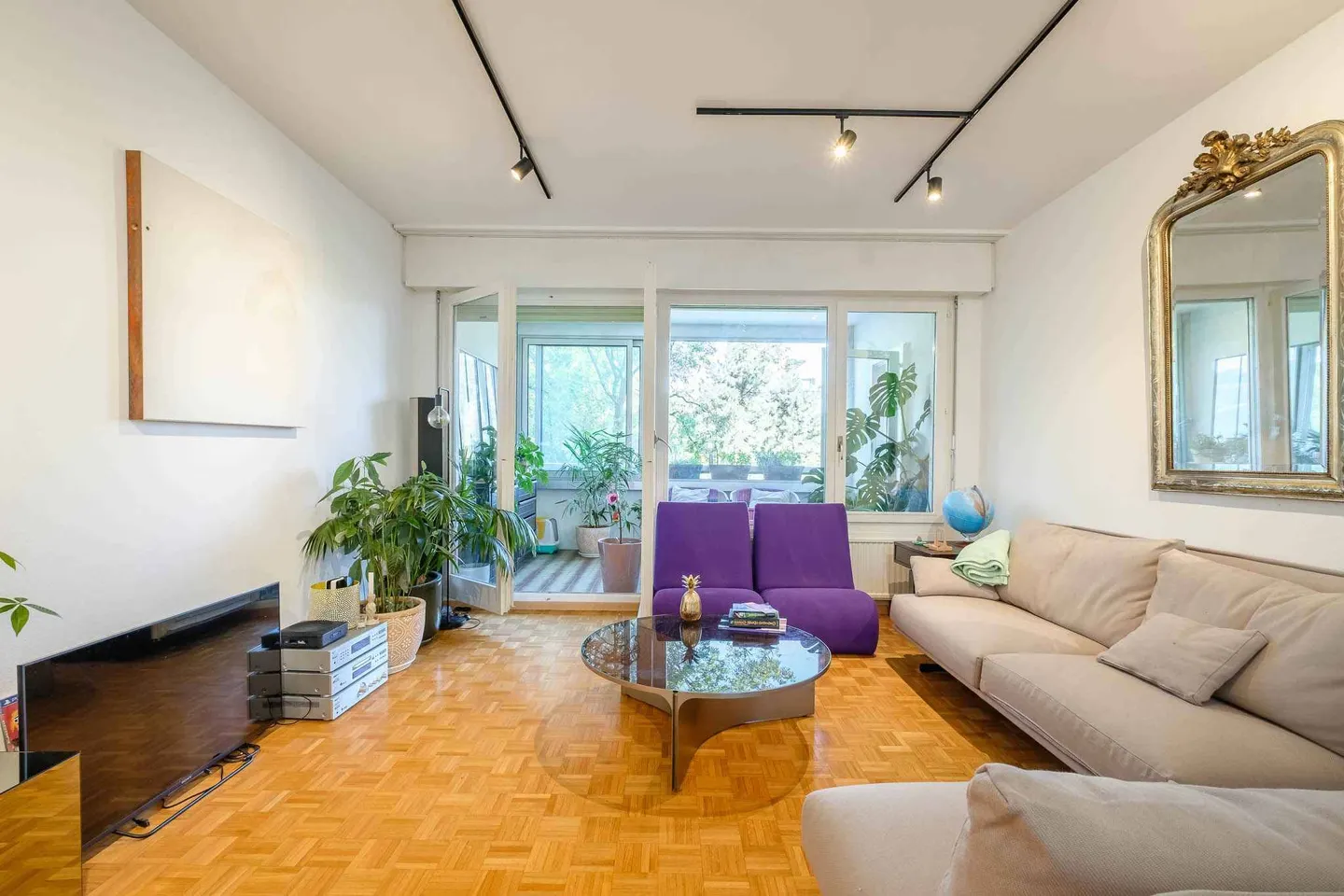 Beautiful 4-room crossing apartment located in La Gradelle - Photo 2 of 7