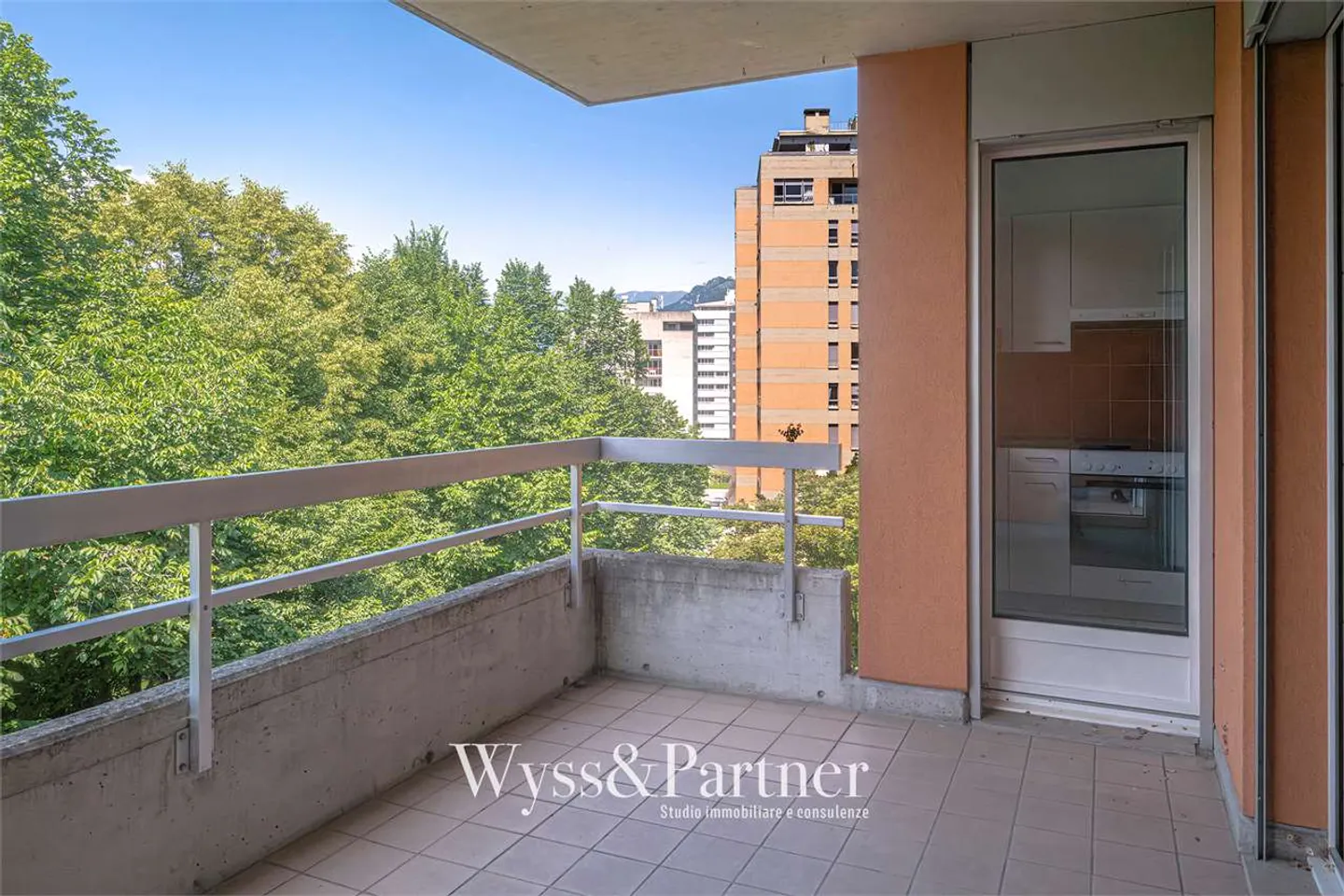 Spacious 4.5 rooms with terrace near Lugano - first 3 months free - Photo 10 of 13