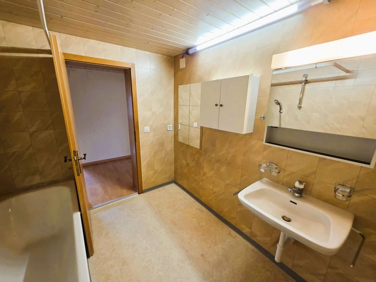 Ristorante incluso appartamento 4.5 stanze e appartamento 1.0 stanza - Foto 13 di 17