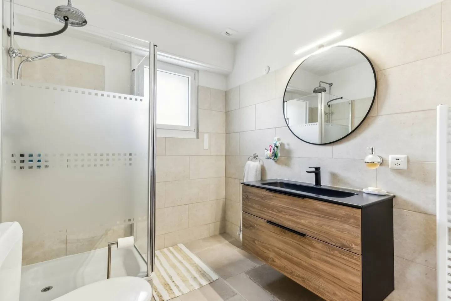 Modern Villa - Comfort, Elegance and Ideal Location without Noise - Photo 8 of 13