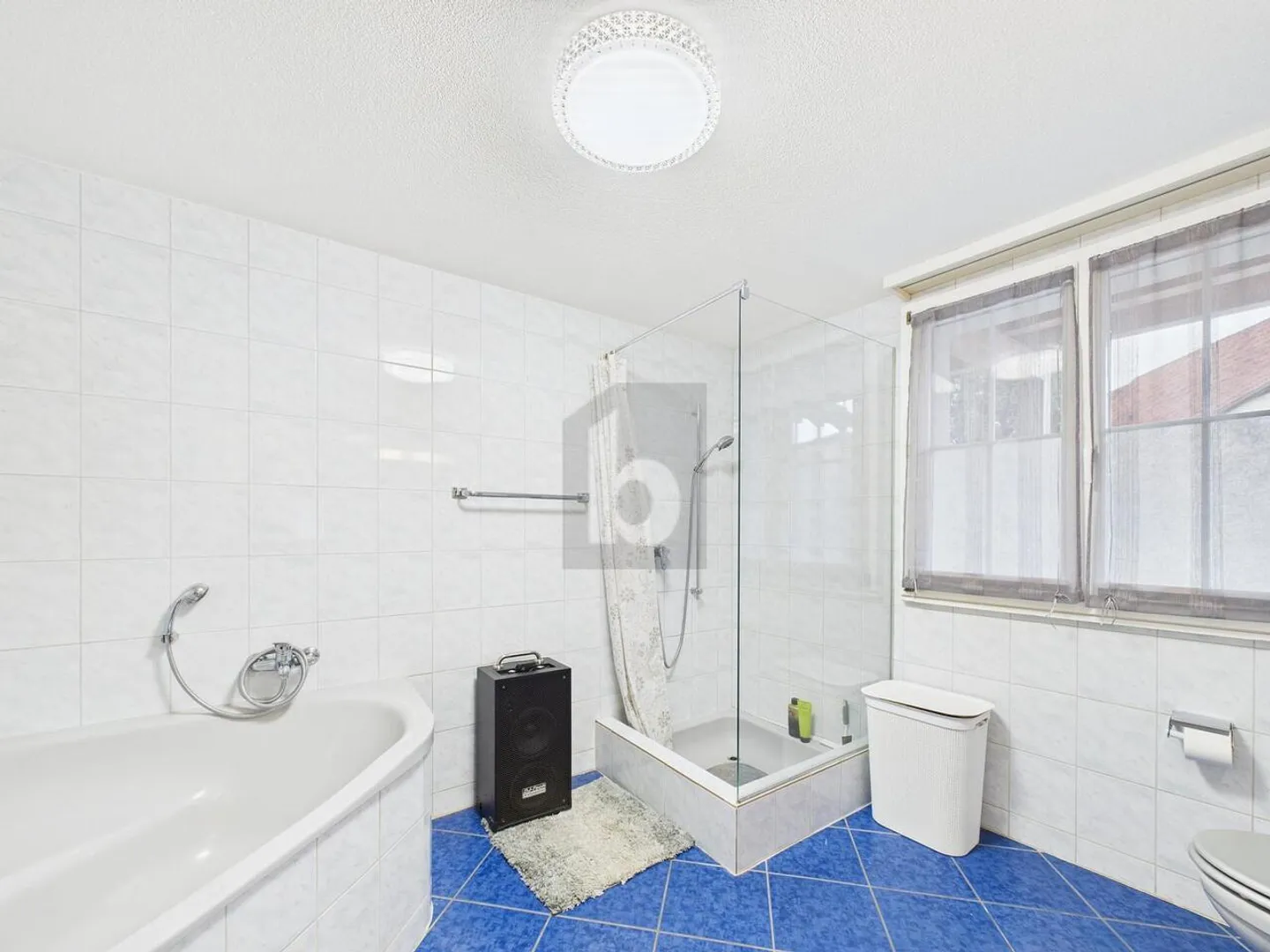 Stylé dans un environnement vert - Photo 4 sur 6