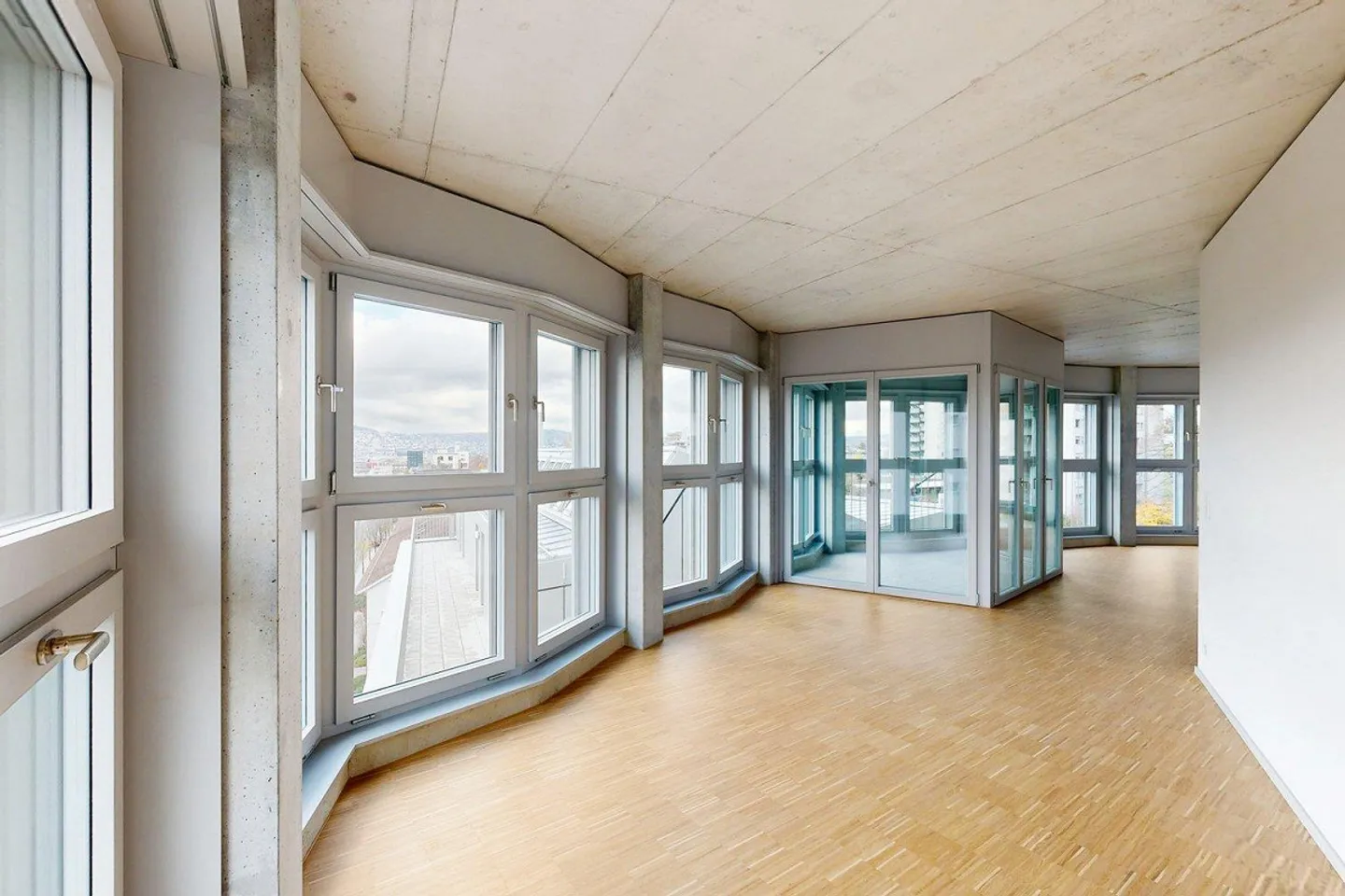 DESIGN & SKYLINE: First Rental "SPHINX" - Photo 3 of 6