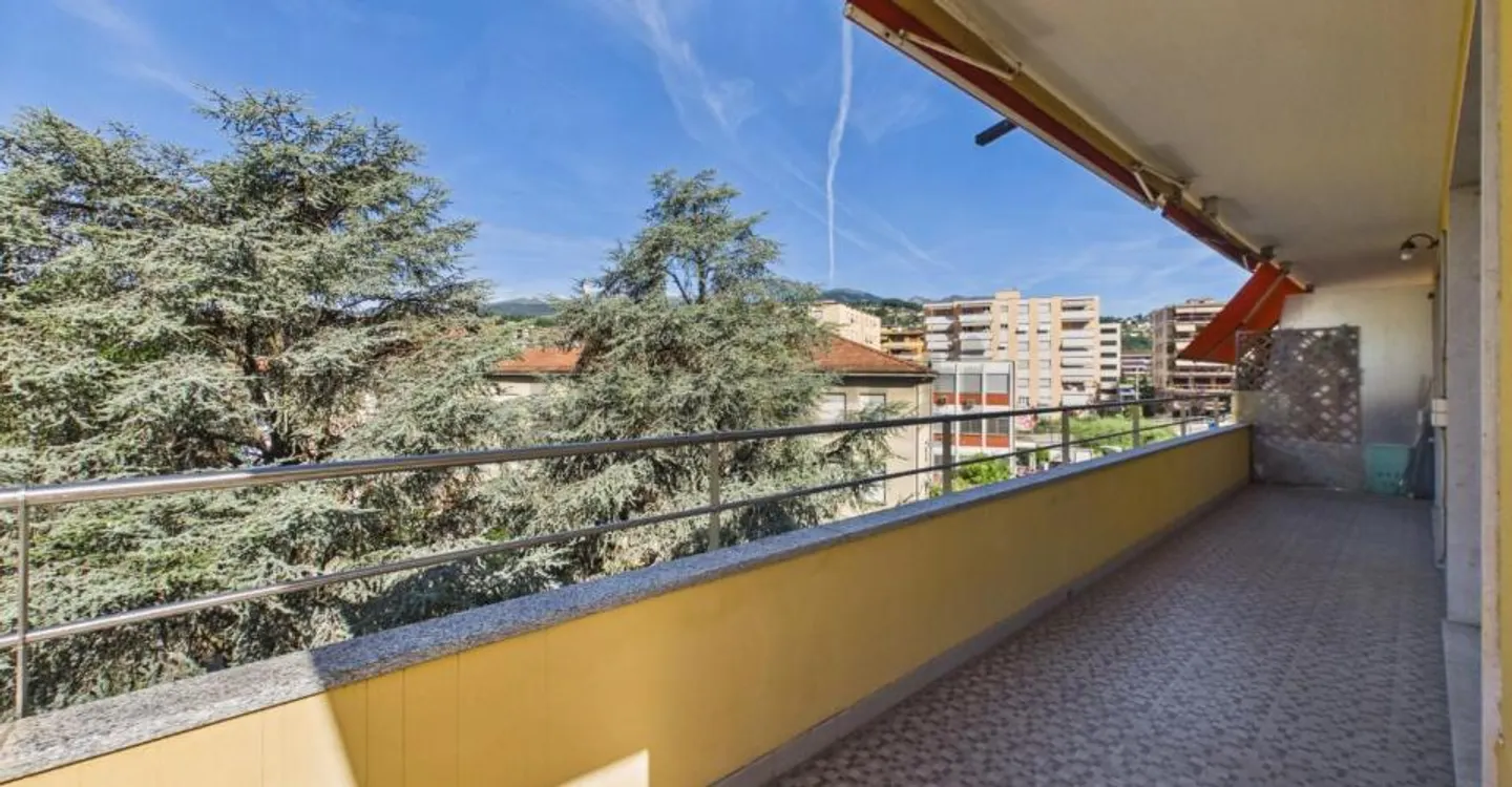 Viganello: großzügige 3.5 Zimmer mit großem Balkon, 2 Parkplätze und zentraler Lage (Haupt- oder Zweitwohnsitz) - Foto 10 von 11