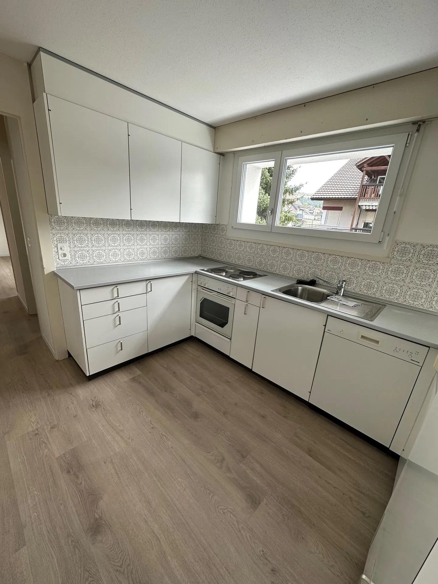 Affitto appartamento di 3.5 locali in posizione centrale - Foto 2 di 14