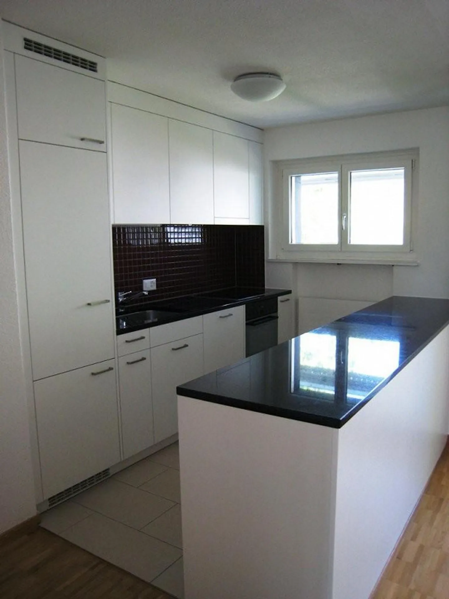RENT WITHOUT DEPOSIT - Family-friendly living in a quiet location - Photo 3 of 7