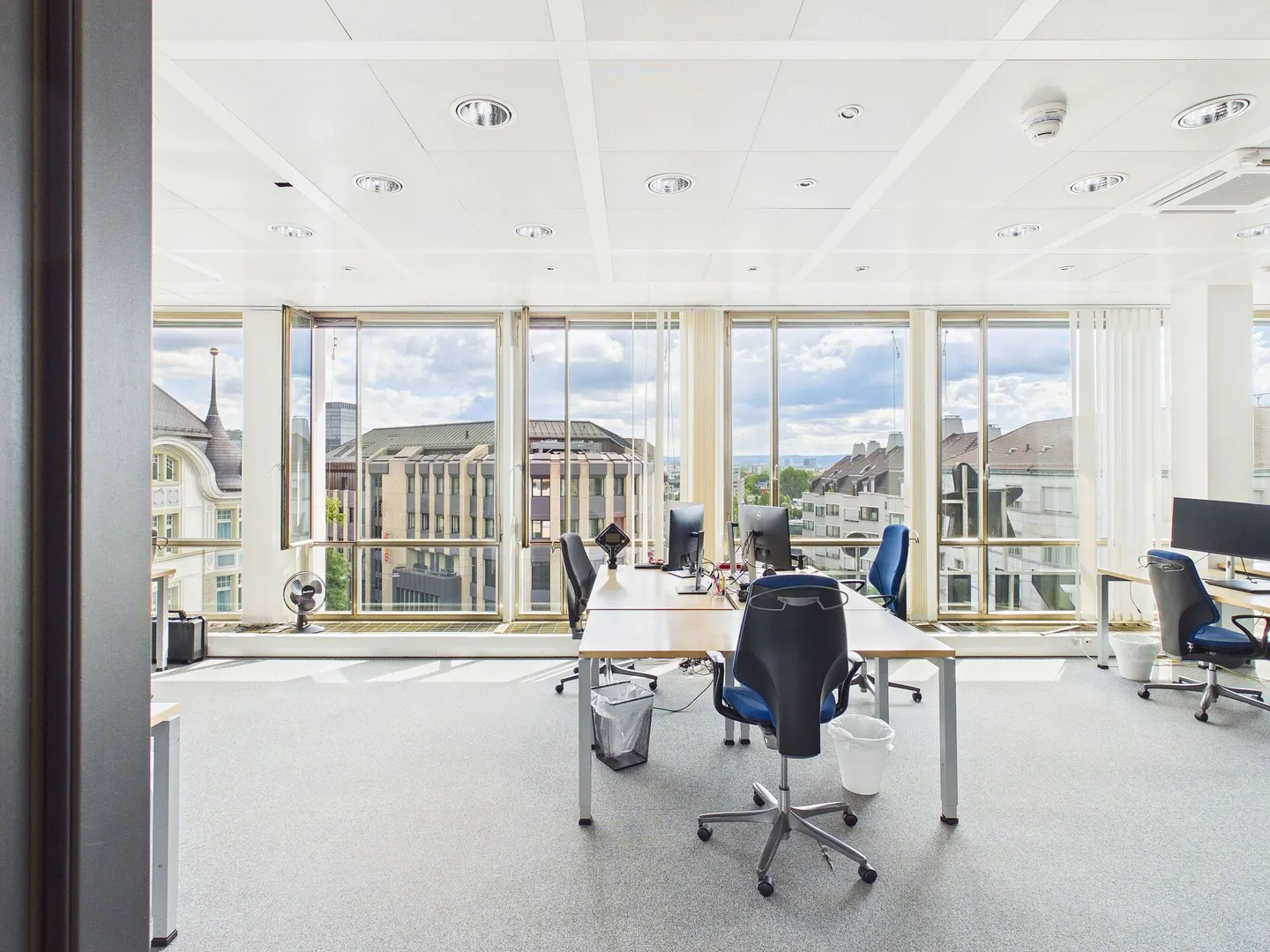 Fully furnished office in Zurich-Oerlikon - approx. 130 m², available immediately - Photo 3 of 13