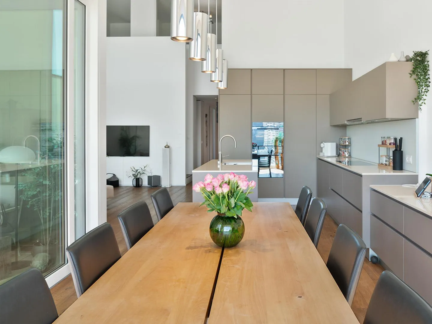 Impressive 5½-room penthouse duplex apartment in Zurich. - Photo 1 of 5