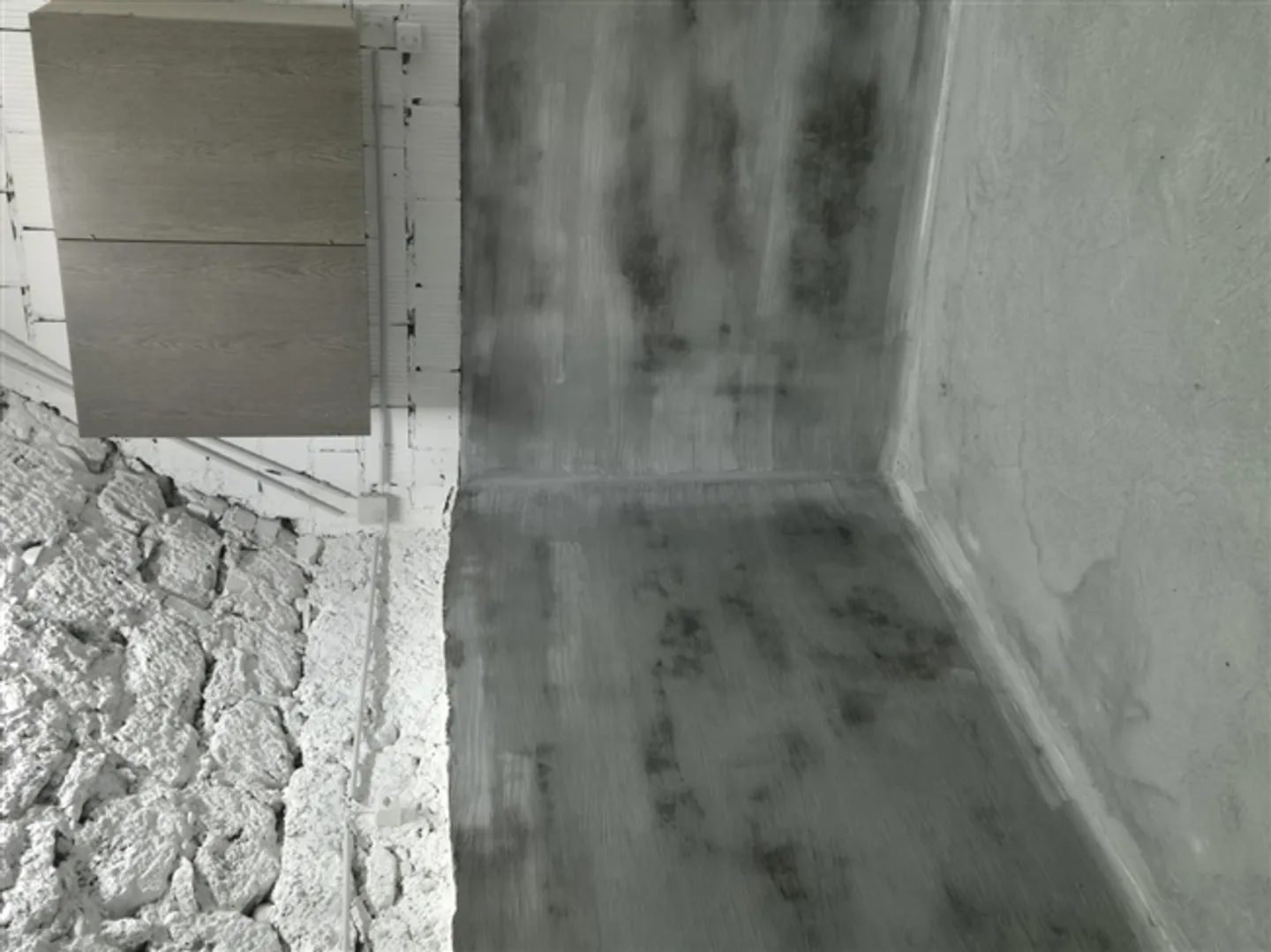 Storage room with integrated shelves - Photo 2 of 5