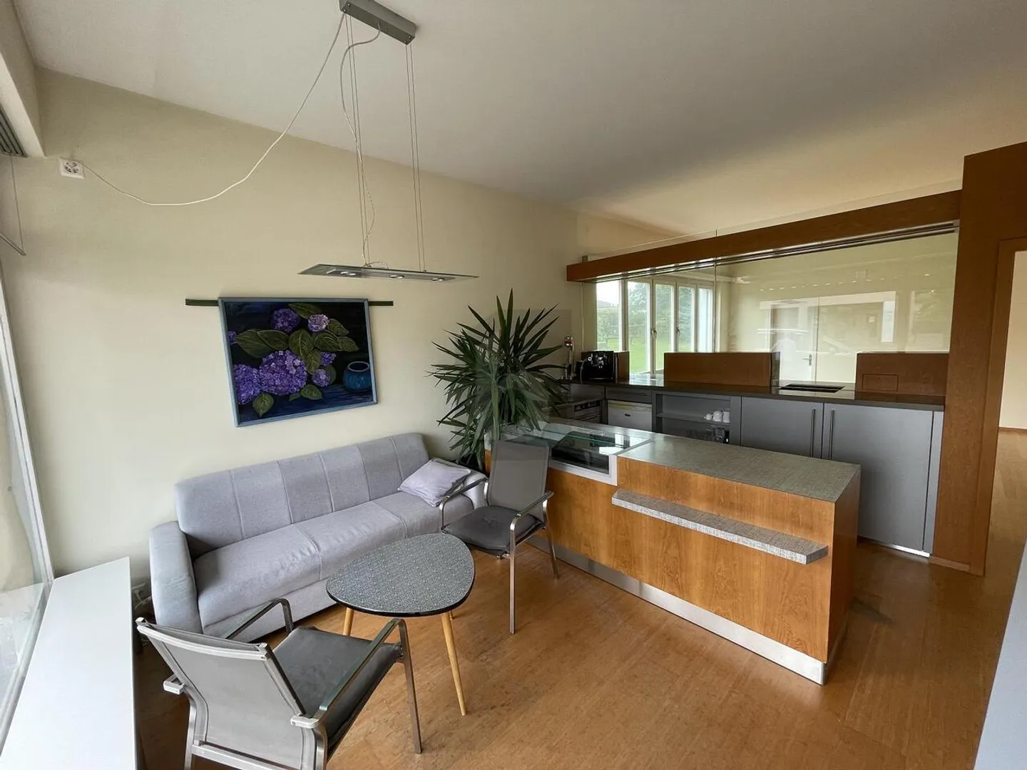 SPACIOUS AND IDEAL FOR YOUR BUSINESS - Photo 1 of 6