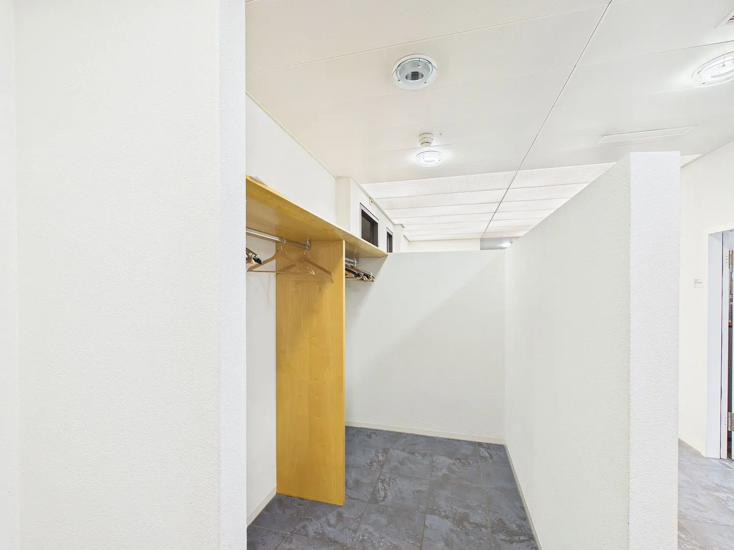 Fully furnished office in Zurich-Oerlikon - approx. 130 m², available immediately - Photo 4 of 13