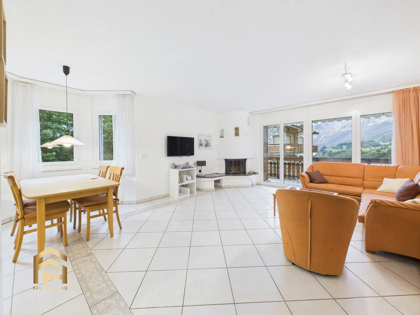 Appartamento elegante 3.5 con balcone e camino in posizione soleggiata di Leukerb - Foto 2 di 13