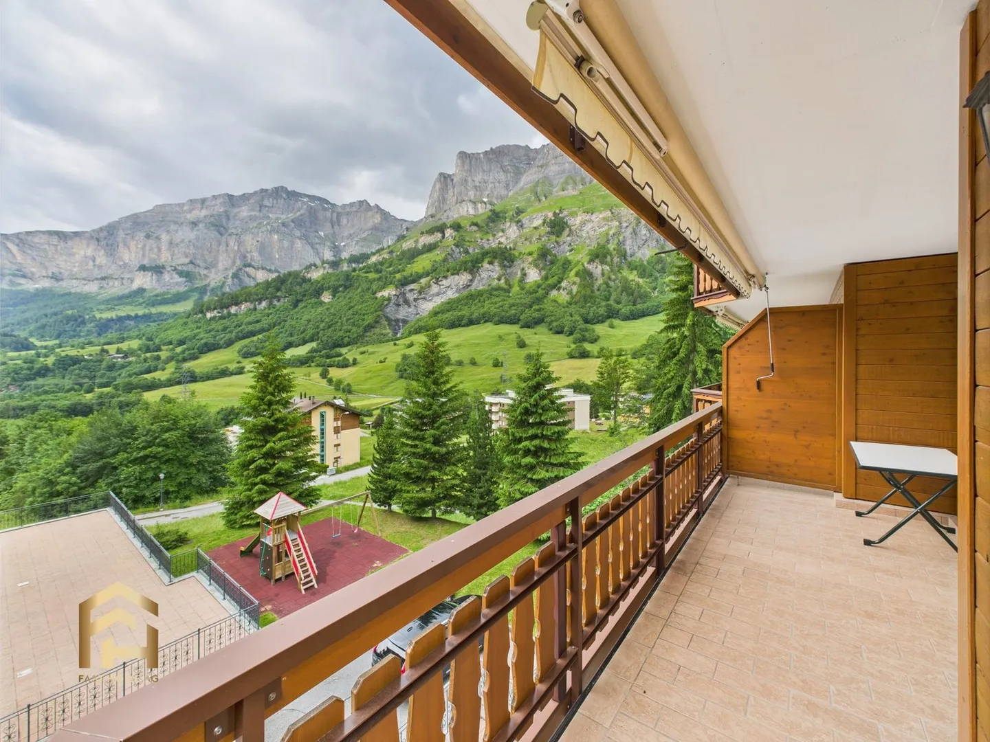 Appartamento elegante 3.5 con balcone e camino in posizione soleggiata di Leukerb - Foto 8 di 13