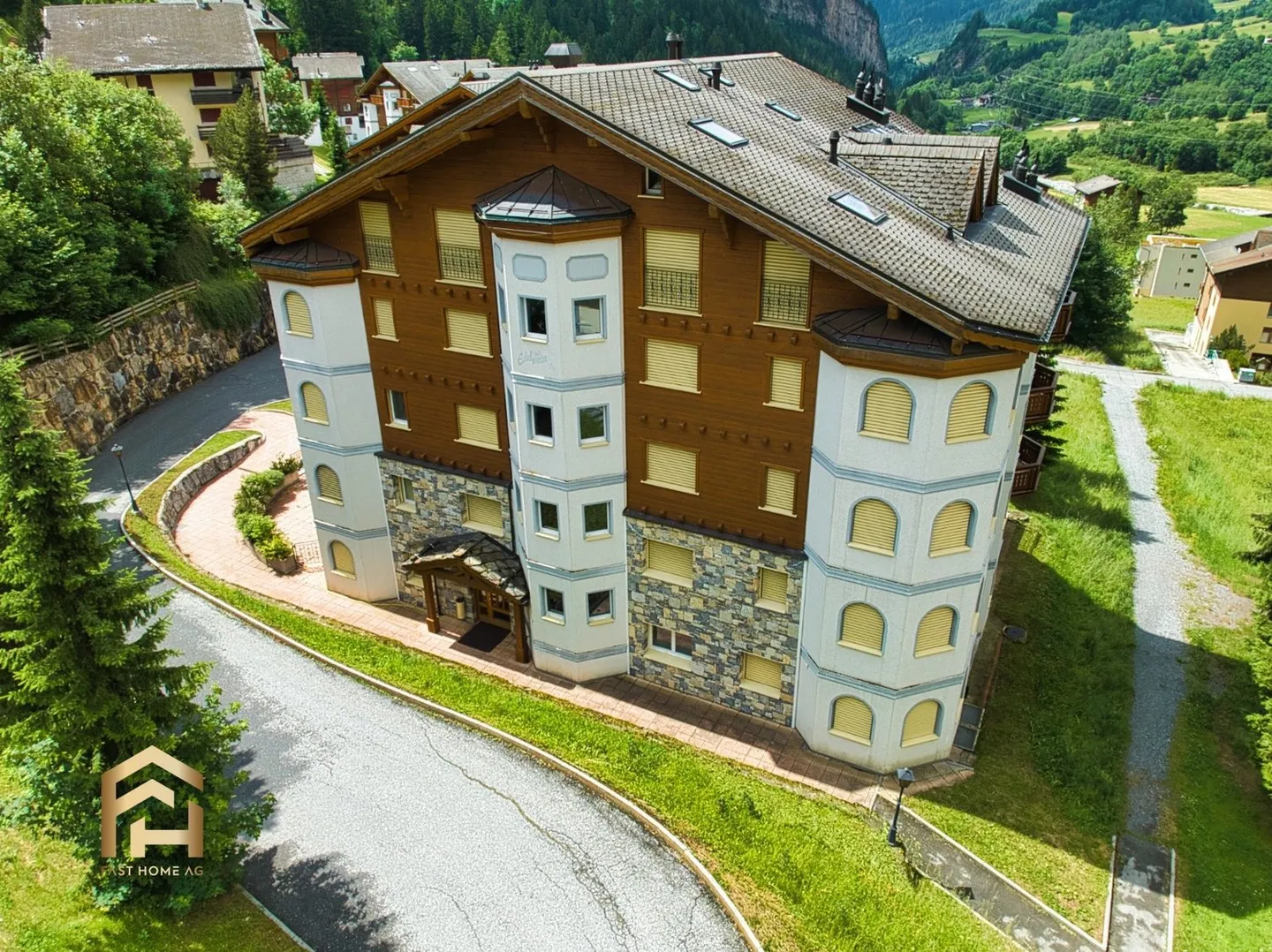 Appartamento elegante 3.5 con balcone e camino in posizione soleggiata di Leukerb - Foto 10 di 13
