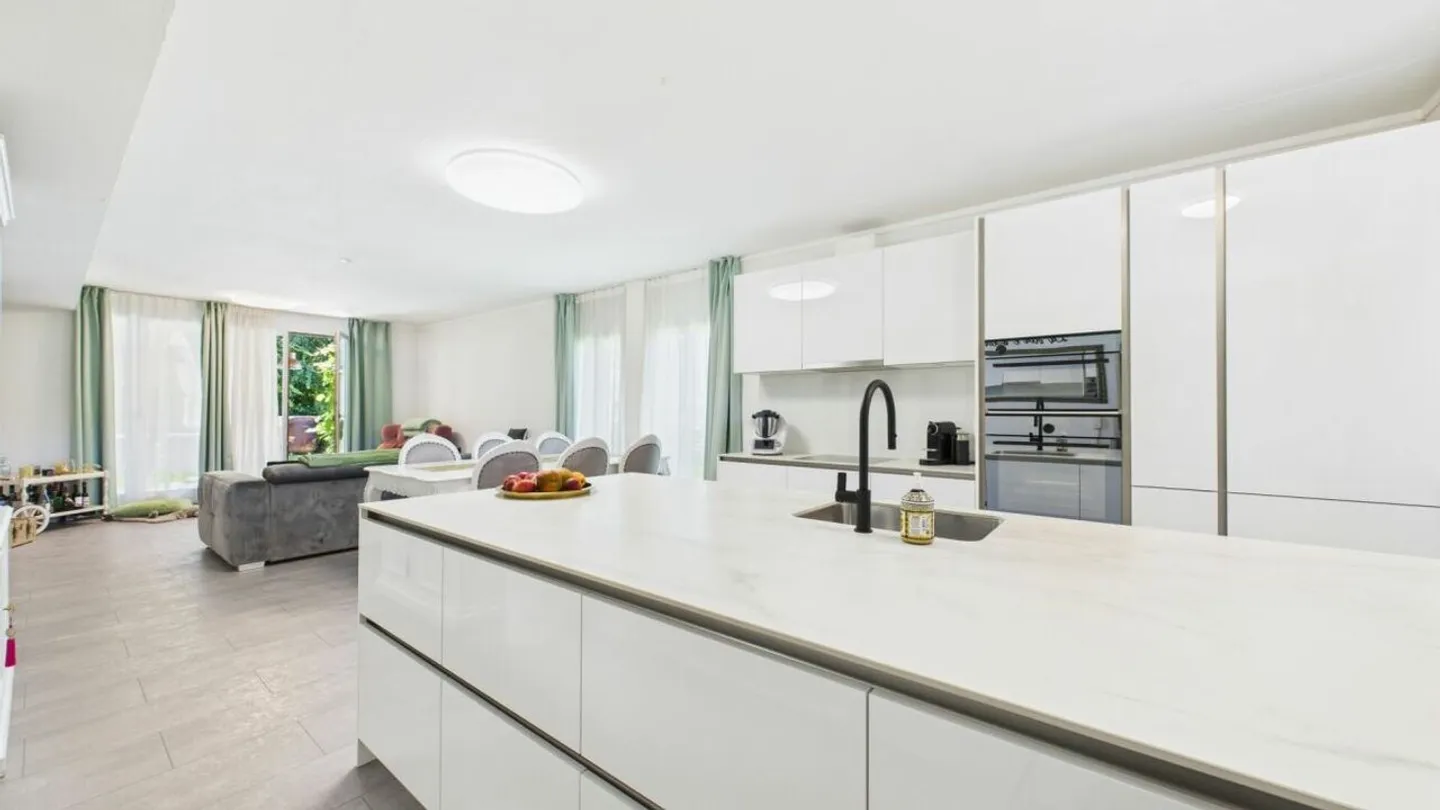 Family-friendly, bright & modern - Stylish garden apartment. - Photo 4 of 23