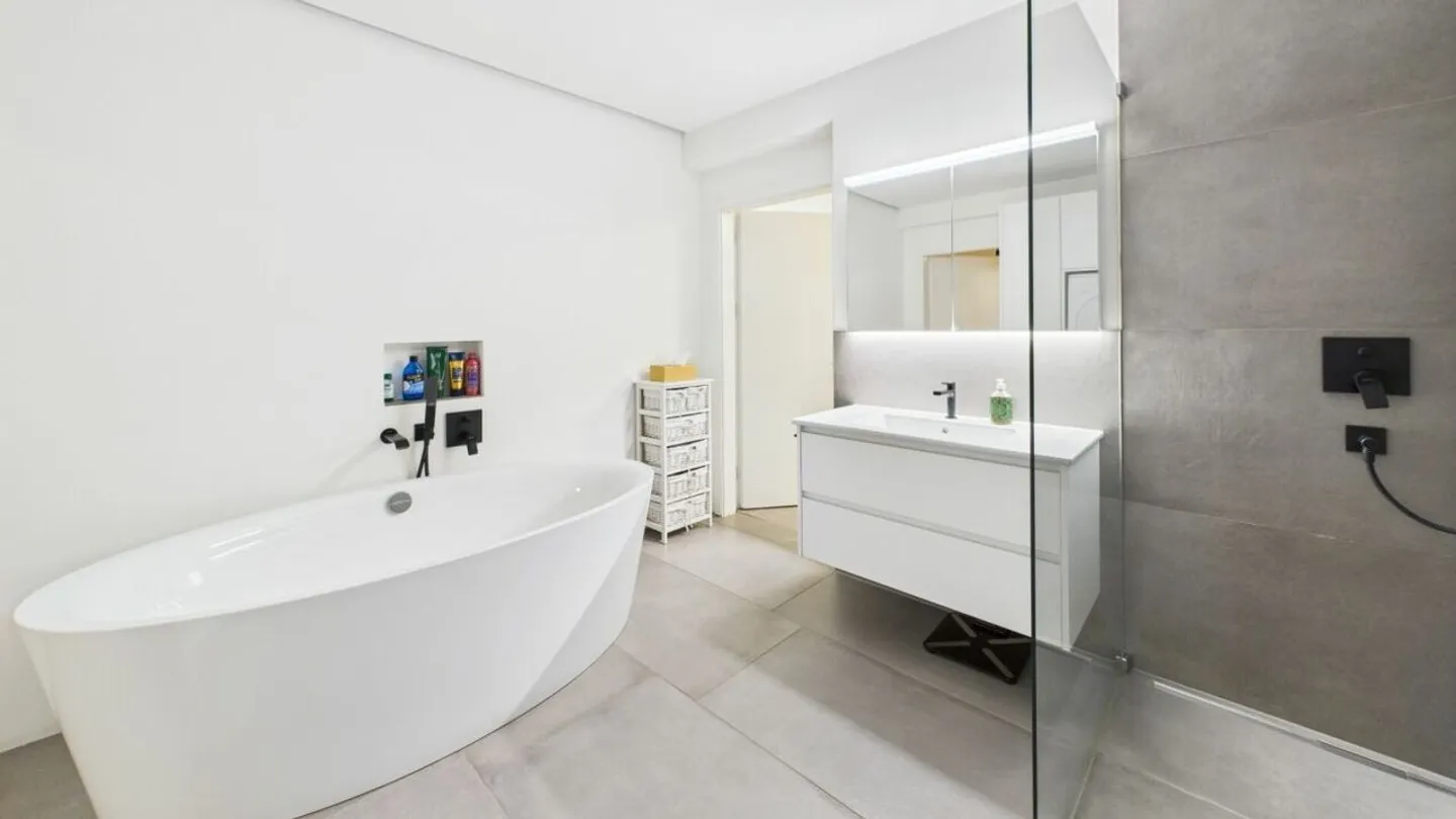 Family-friendly, bright & modern - Stylish garden apartment. - Photo 15 of 23