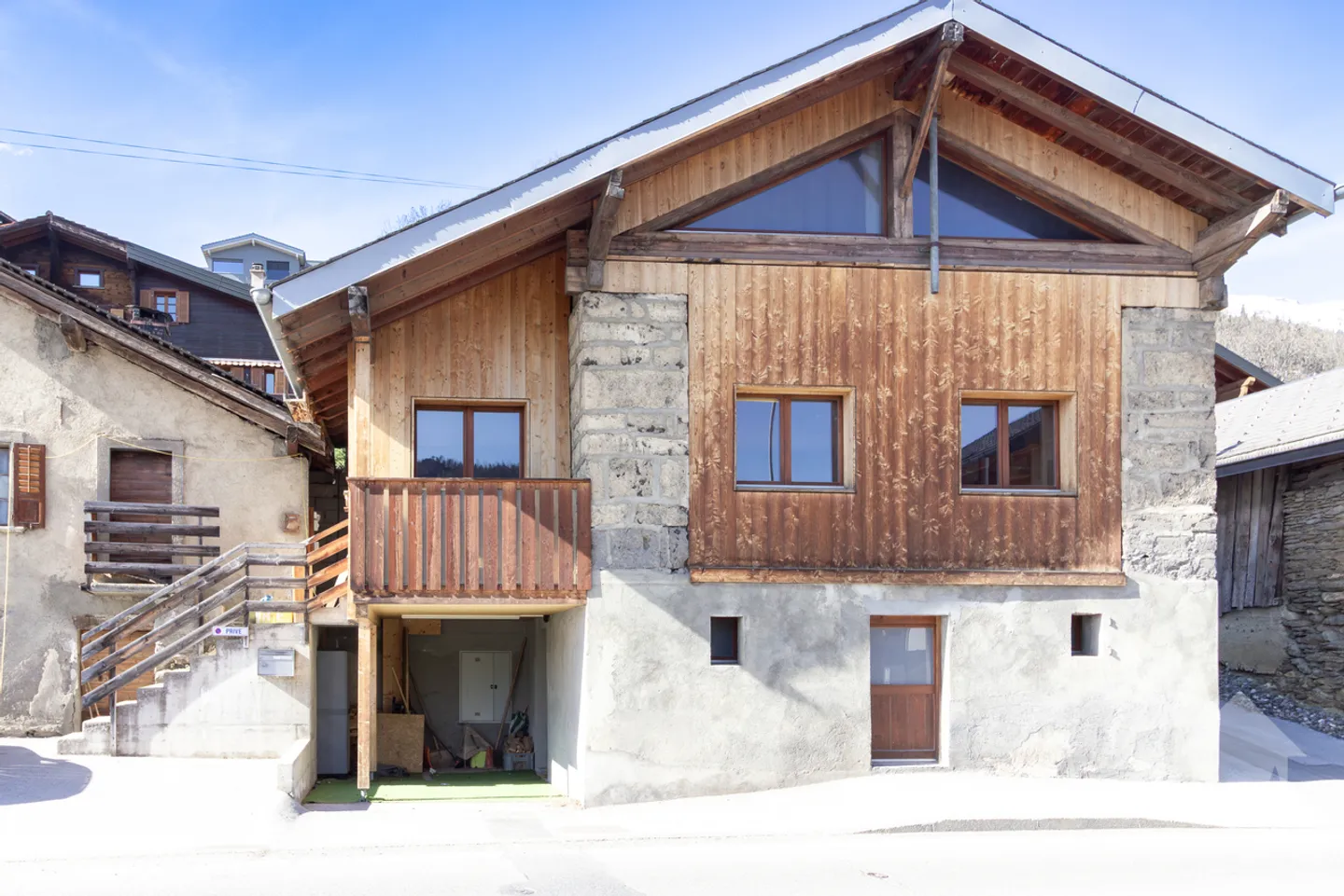 Renovierte 4,5-Zimmer-Scheune mit 107 m2 Wohnfläche und 40 m2 Garten - Foto 2 von 19