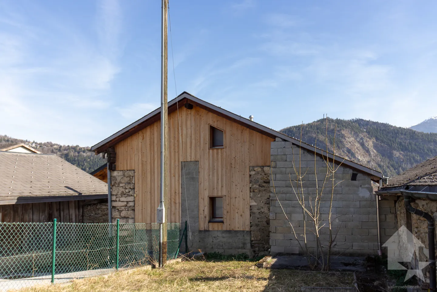 Renovierte 4,5-Zimmer-Scheune mit 107 m2 Wohnfläche und 40 m2 Garten - Foto 4 von 19