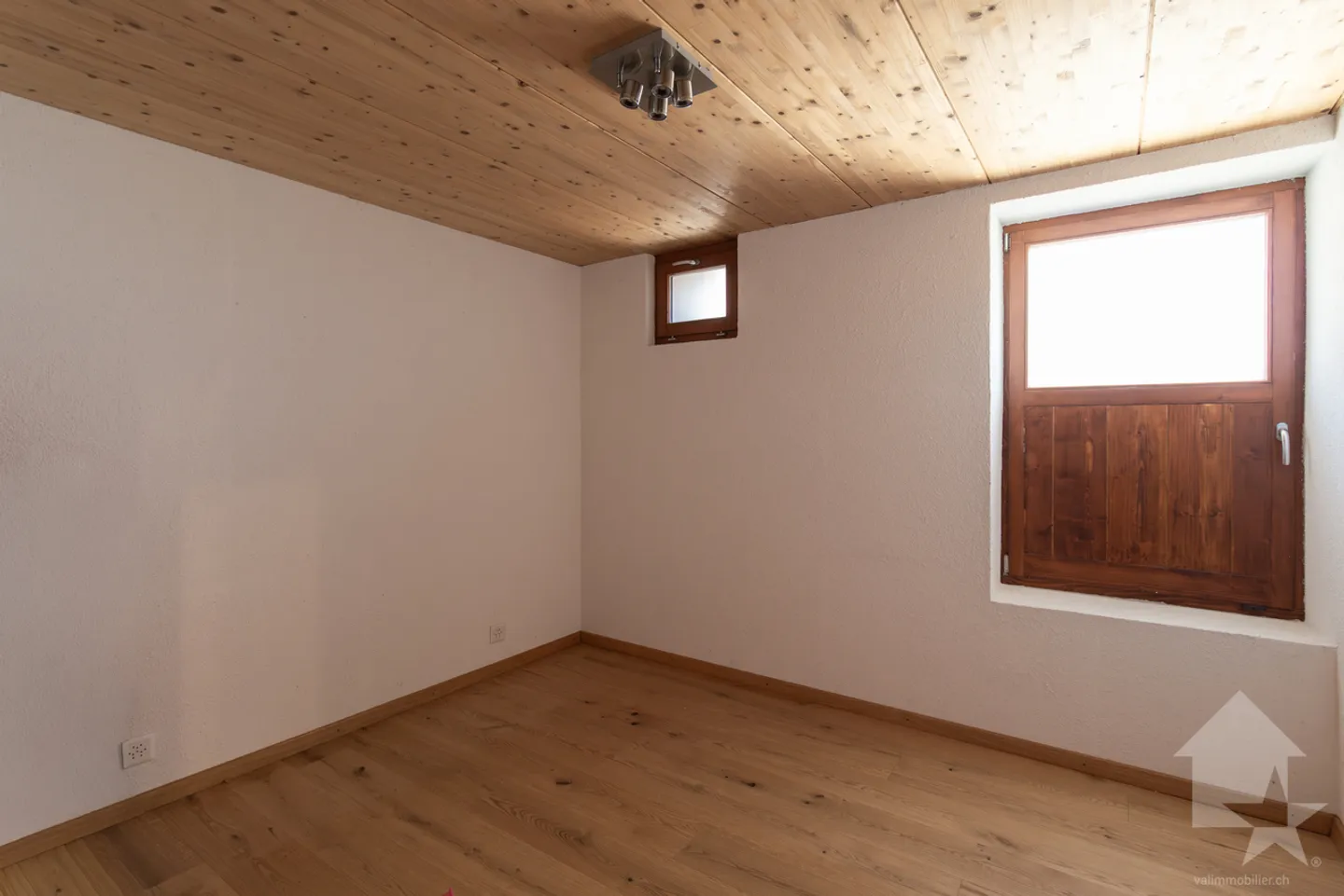 Renovierte 4,5-Zimmer-Scheune mit 107 m2 Wohnfläche und 40 m2 Garten - Foto 18 von 19