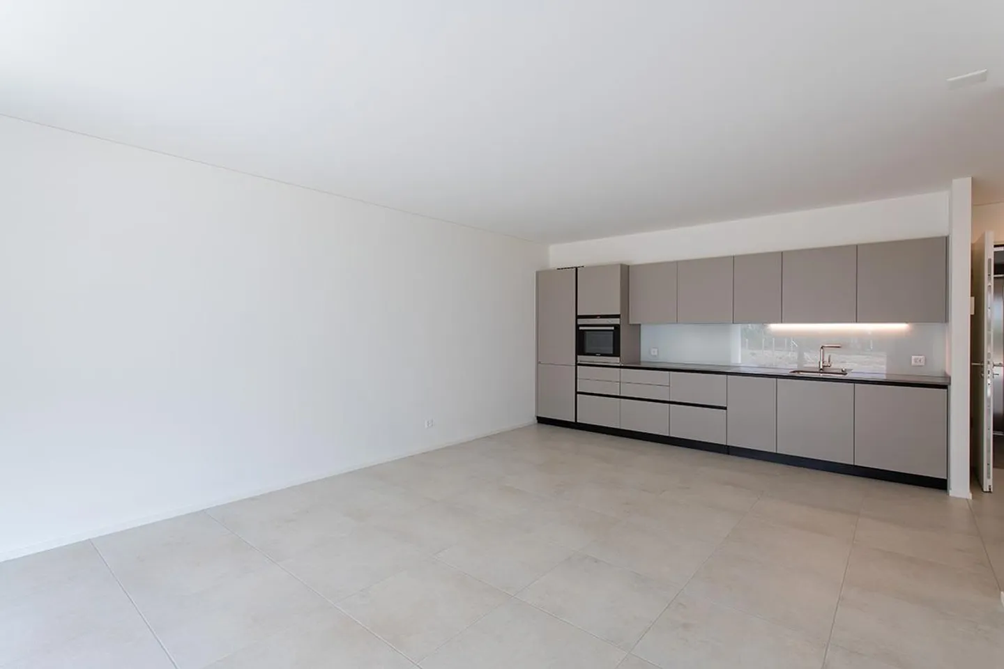 Appartamento moderno in zona tranquilla e soleggiata - Foto 3 di 6