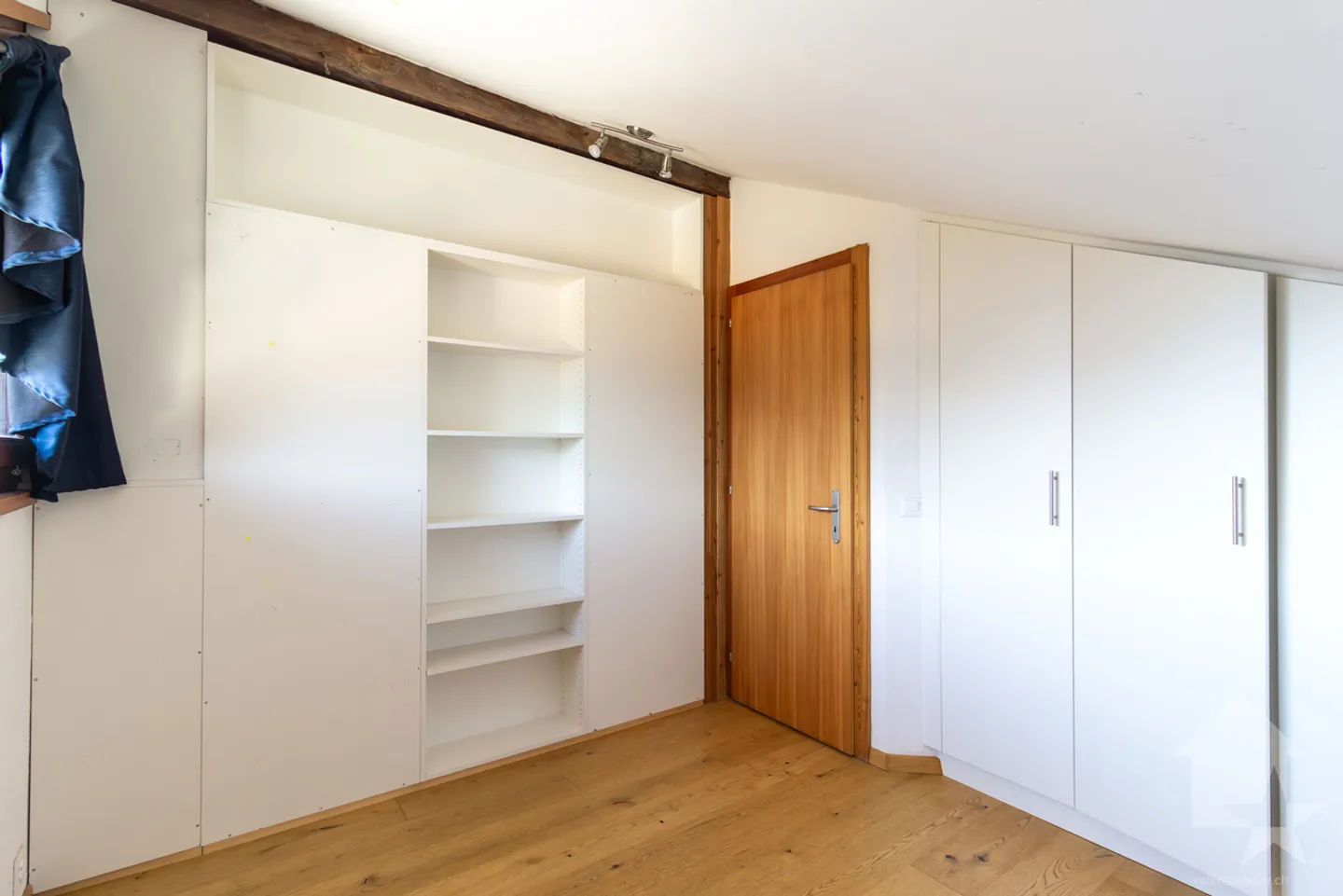 Renovierte 4,5-Zimmer-Scheune mit 107 m2 Wohnfläche und 40 m2 Garten - Foto 13 von 19